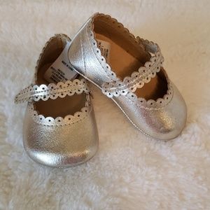 Infant girls gold faux leather shoes sz 1